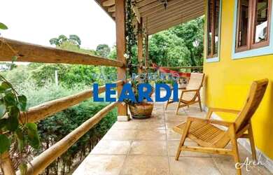 Imagem: A casa em condomínio possui 4 Dormitórios, 5 Banheiros, 3