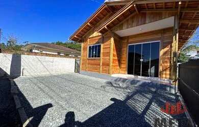 Imagem: A casa possui 2 Dormitórios, 1 Banheiro, 1 Vaga na garagem