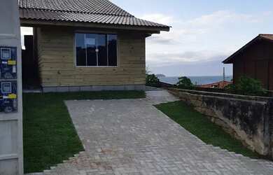 Imagem: A casa possui 2 Dormitórios, 1 Banheiro, Imóvel novo e está