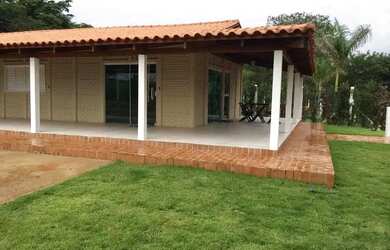 Imagem: A casa possui 3 Dormitórios, 2 Banheiros, 88m² de Área e