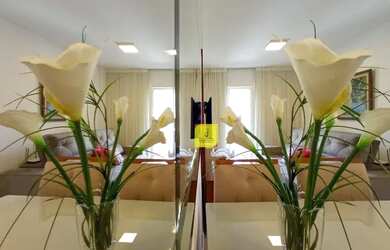 Imagem: O apartamento possui 2 Dormitórios, 1 Banheiro, 1 Vaga na garagem