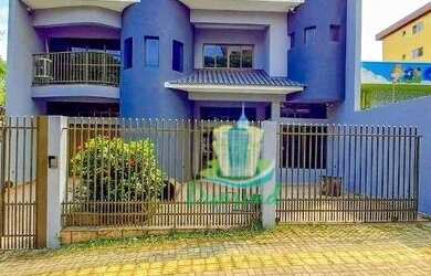 Imagem: A casa possui 3 Dormitórios, 3 Banheiros, 3 Vagas na garagem