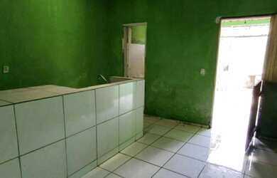 Imagem: A casa possui 2 Dormitórios, 1 Banheiro, 1 Vaga na garagem