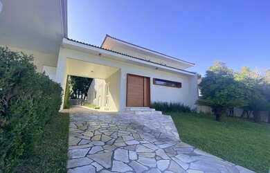 Imagem: A casa em condomínio possui 3 Dormitórios, 5 Banheiros, 3