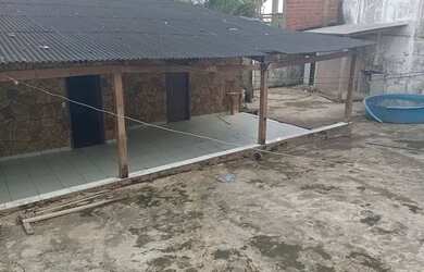 Imagem: A casa possui 3 Dormitórios, 1 Banheiro, 1 Vaga na garagem