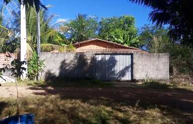 Imagem: A casa possui 2 Dormitórios, 1 Banheiro, 1 Vaga na garagem