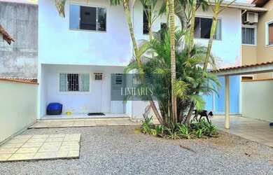 Imagem: A casa possui 3 Dormitórios, 2 Banheiros, 2 Vagas na garagem