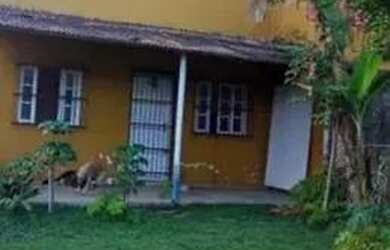 Imagem: A casa possui 2 Dormitórios, 2 Banheiros, 2 Vagas na garagem