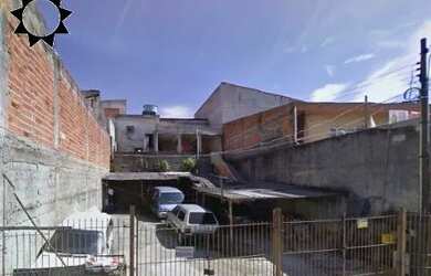 Imagem: A casa possui 2 Dormitórios, 1 Banheiro, 2 Vagas na garagem