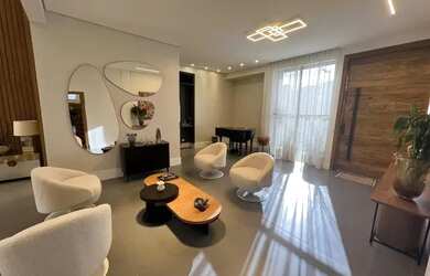 Imagem: A casa em condomínio à venda possui 5 Dormitórios, 5 Banheiros