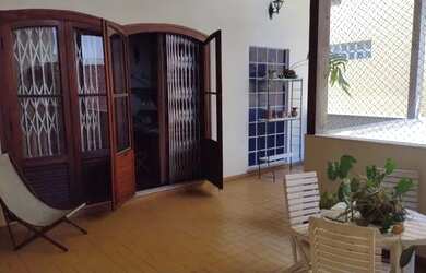 Imagem: A casa possui 3 Dormitórios, 4 Banheiros, 1 Vaga na garagem