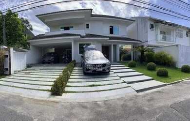 Imagem: A casa em condomínio possui 4 Dormitórios, 5 Banheiros, 4