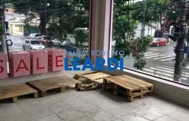 Imagem: A casa possui 2 Dormitórios, 2 Banheiros, 2 Vagas na garagem