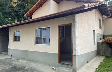 Imagem: A casa possui 2 Dormitórios, 2 Banheiros, 1 Vaga na garagem