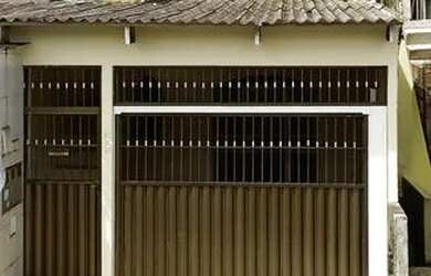 Imagem: A casa possui 4 Dormitórios, 4 Banheiros e 1 Vaga na garagem