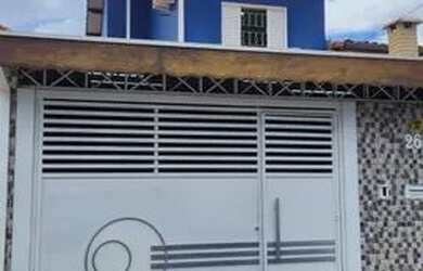 Imagem: A casa possui 3 Dormitórios, 3 Banheiros, 2 Vagas na garagem