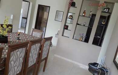 Imagem: A casa possui 5 Dormitórios, 3 Banheiros, 4 Vagas na garagem