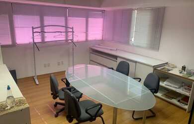 Imagem: O depósito possui 3 Vagas na garagem, 112m² de Área e está