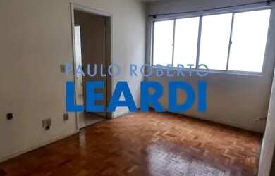 Imagem: O apartamento possui 1 Dormitório, 1 Banheiro, 1 Vaga na garagem