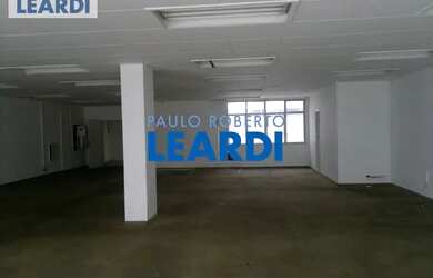 Imagem: O depósito possui 2 Vagas na garagem, 370m² de Área e está