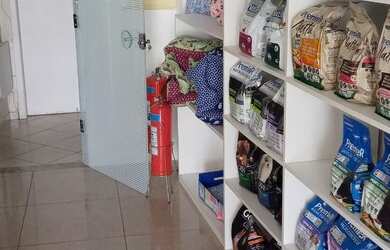 Imagem: O depósito possui 2 Vagas na garagem, 100m² de Área e está