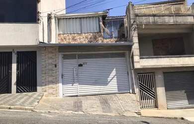 Imagem: A casa possui 5 Dormitórios, 5 Banheiros, 4 Vagas na garagem