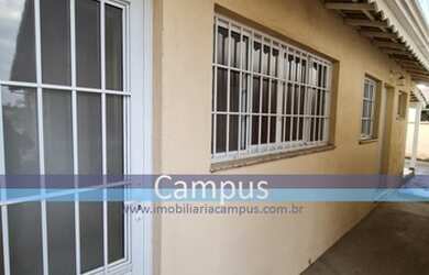 Imagem: A casa possui 3 Dormitórios, 2 Banheiros, 1 Vaga na garagem