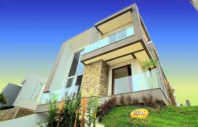 Imagem: A casa em condomínio possui 3 Dormitórios, 4 Banheiros, 2