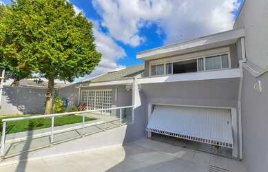 Imagem: A casa possui 5 Dormitórios, 5 Banheiros, 5 Vagas na garagem