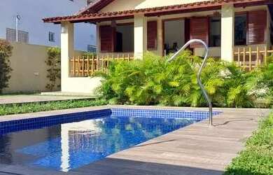 Imagem: A casa possui 3 Dormitórios, 3 Banheiros, 2 Vagas na garagem