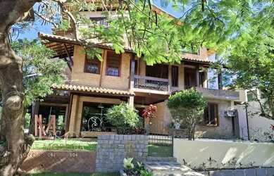 Imagem: A casa em condomínio possui 5 Dormitórios, 5 Banheiros, 2