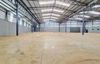 Imagem: O depósito possui 5 Vagas na garagem e 3330m² de Área e está