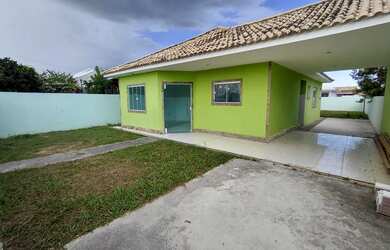 Imagem: A casa possui 3 Dormitórios, 3 Banheiros, 2 Vagas na garagem