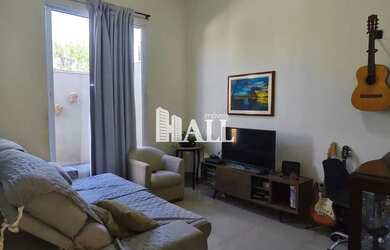 Imagem: A casa possui 3 Dormitórios, 2 Banheiros, 2 Vagas na garagem