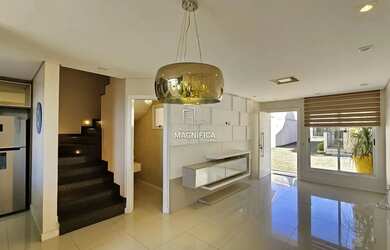 Imagem: A casa possui 3 Dormitórios, 4 Banheiros, 2 Vagas na garagem