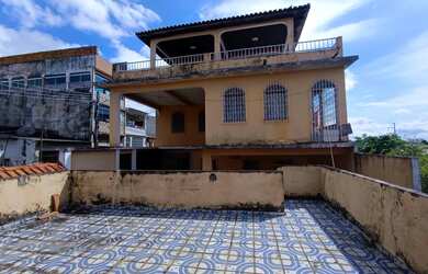 Imagem: A casa possui 5 Dormitórios, 5 Banheiros, 3 Vagas na garagem