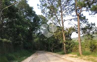 Imagem: O terreno possui 1.000m² de Área e está localizado em Roseira