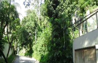 Imagem: O terreno possui 5.515m² de Área e está localizado em Itanhangá