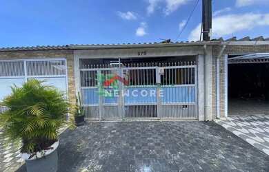 Imagem: A casa possui 2 Dormitórios, 2 Banheiros, 2 Vagas na garagem