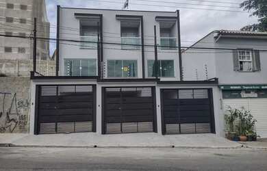 Imagem: A casa possui 3 Dormitórios, 3 Banheiros, 3 Vagas na garagem