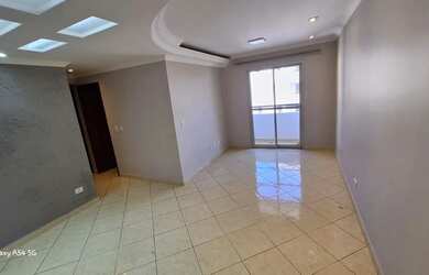 Imagem: O apartamento possui 3 Dormitórios, 1 Banheiro, 1 Vaga na garagem