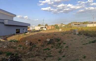 Imagem: O terreno possui 450m² de Área e está localizado em Brazlândia