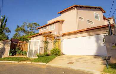 Imagem: A casa em condomínio possui 4 Dormitórios, 5 Banheiros, 2