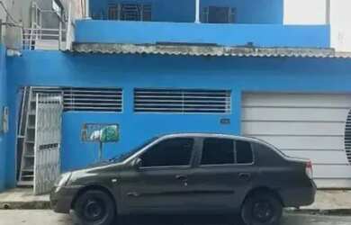 Imagem: A casa possui 4 Dormitórios, 3 Banheiros, 1 Vaga na garagem