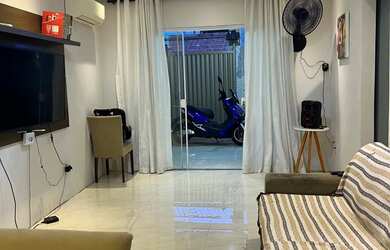 Imagem: A casa possui 3 Dormitórios, 2 Banheiros, 2 Vagas na garagem