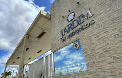 Imagem: A casa em condomínio possui 2 Dormitórios, 1 Banheiro, 2 Vagas