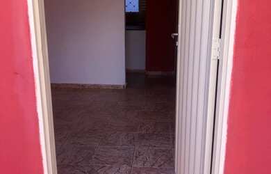 Imagem: A casa possui 2 Dormitórios, 1 Banheiro e está localizado