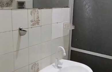 Imagem: A casa possui 2 Dormitórios e 1 Banheiro e está localizado