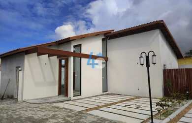 Imagem: A casa possui 3 Dormitórios, 2 Banheiros, 2 Vagas na garagem