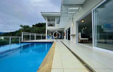 Imagem: A casa possui 5 Dormitórios, 5 Banheiros, 5 Vagas na garagem